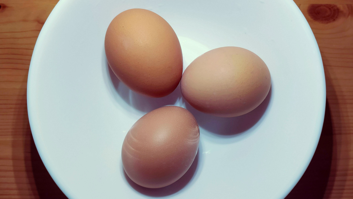 Потрясающий яйца. Советские яйца варки. Яйца очищенные. Яичко неправильной формы. Разрушить яйца