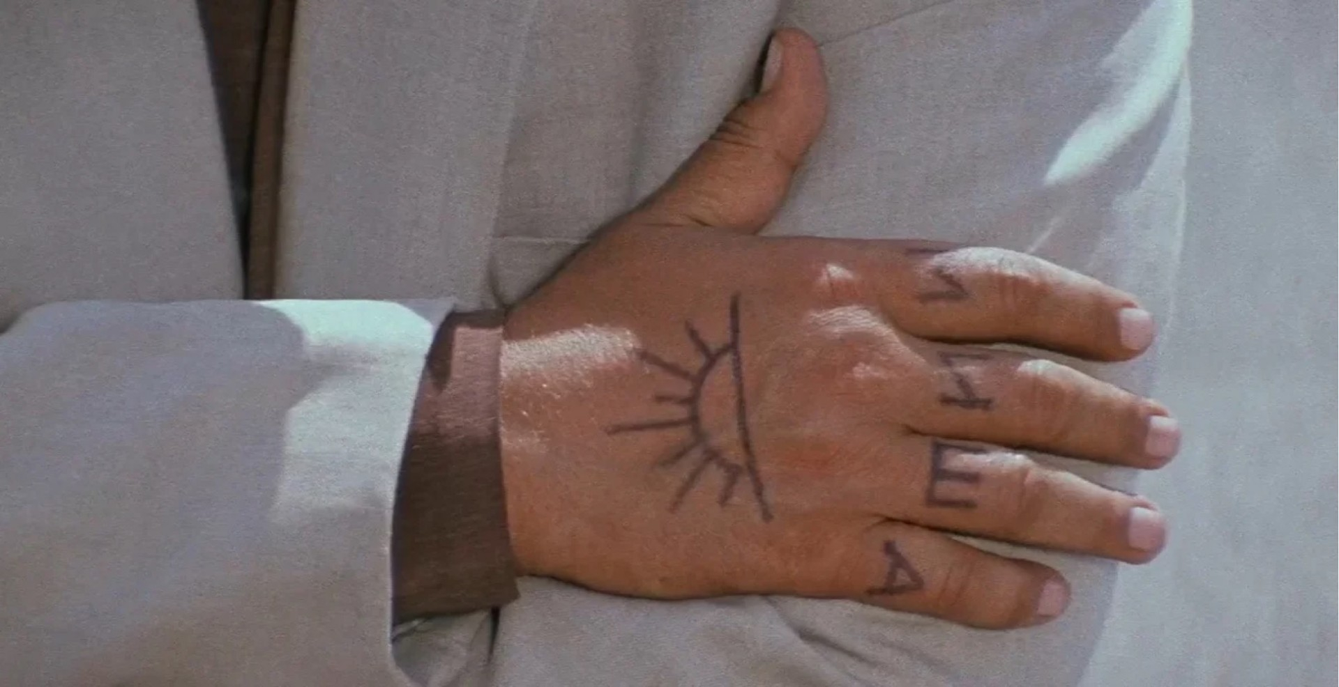 Тату (татуировка) Солнце: мужские и женские татуировки, фото и эскизов от лучших тату-мастеров